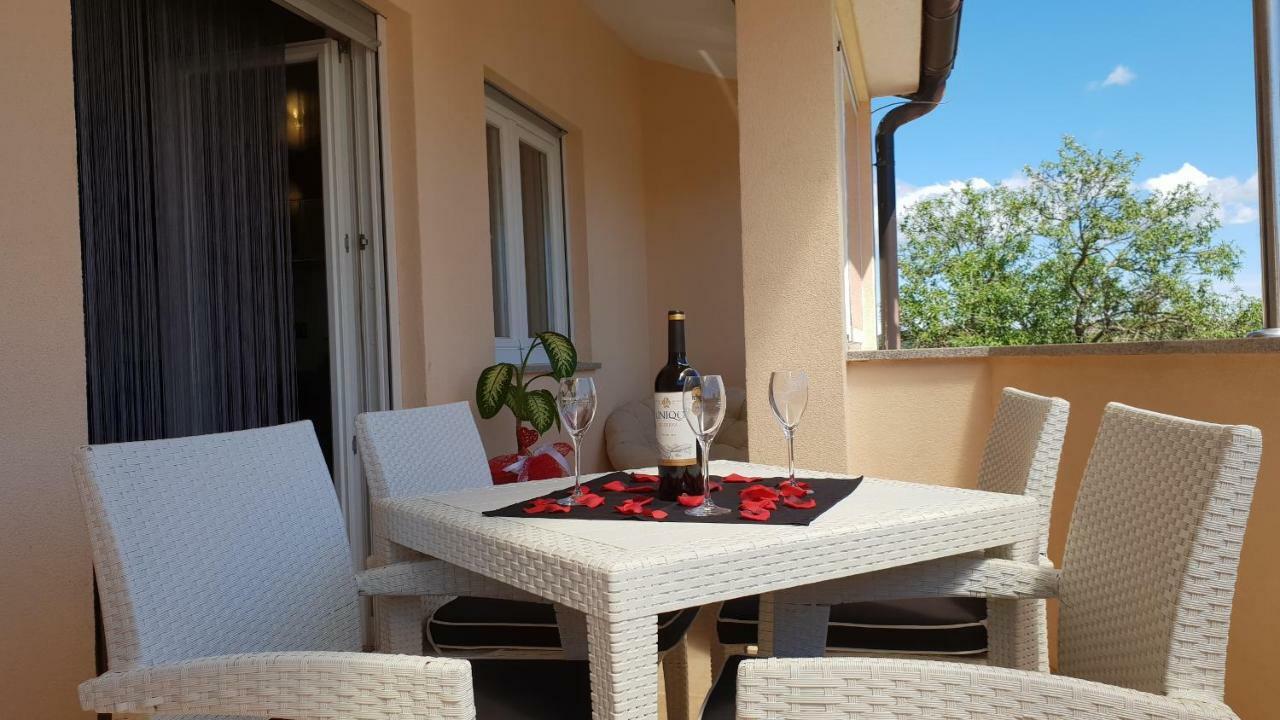 PUY Apartment Ina מראה חיצוני תמונה